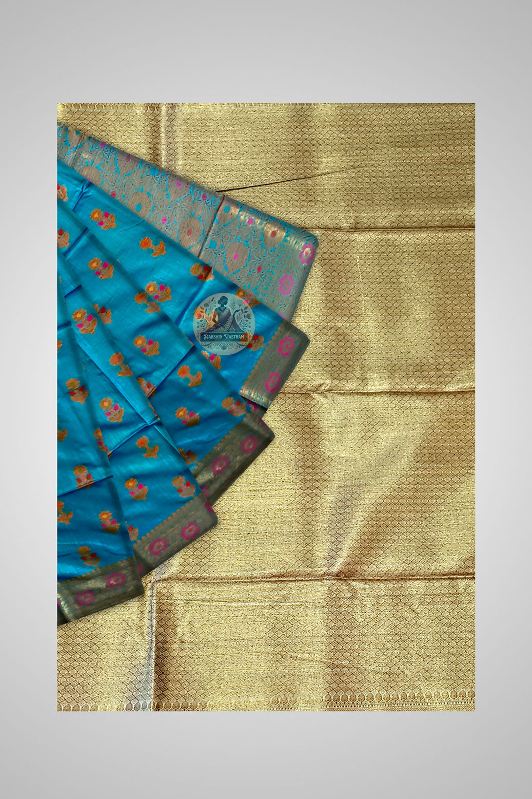 Order Handloom Muga Saree – Detail of golden silk texture