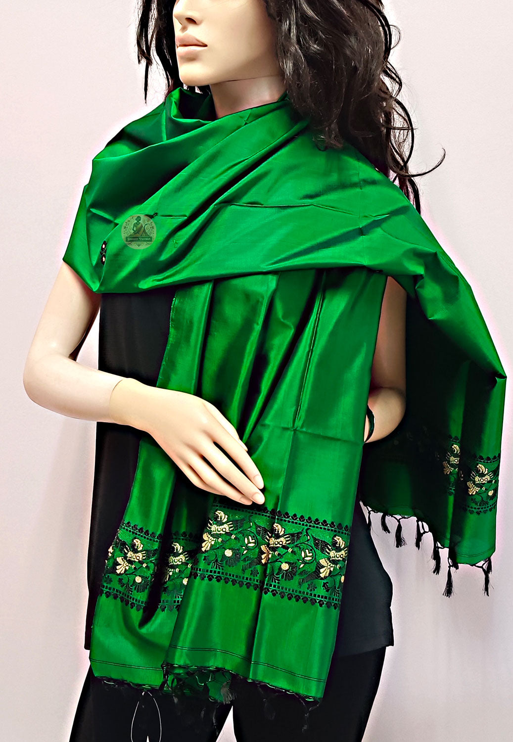 Buy Indian handloom stole – Styled with festive outfit