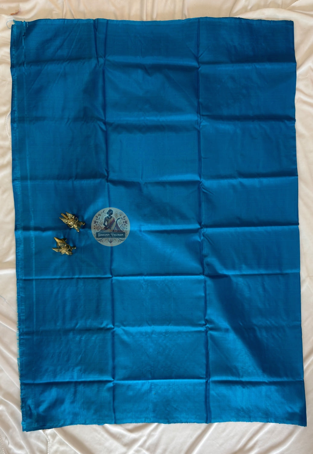 Selvedge detail of Bishnupur silk than saree showing handwoven finish – lightweight and UK climate-friendly silk fabric