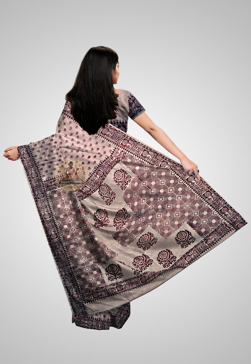 Buy Authentic Indian Saree – Rear view with pallu artwork display
