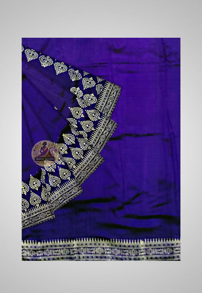 Zoom-in on weave design – Premium craftsmanship in silk fabric