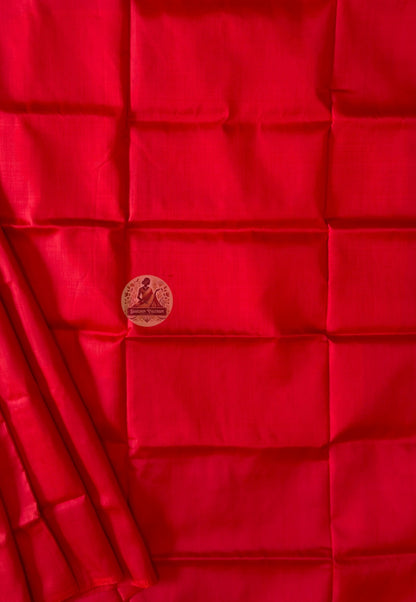 Bishnupur silk than saree flat lay on heritage surface – 600g pure silk, delivered to Newcastle and Southampton