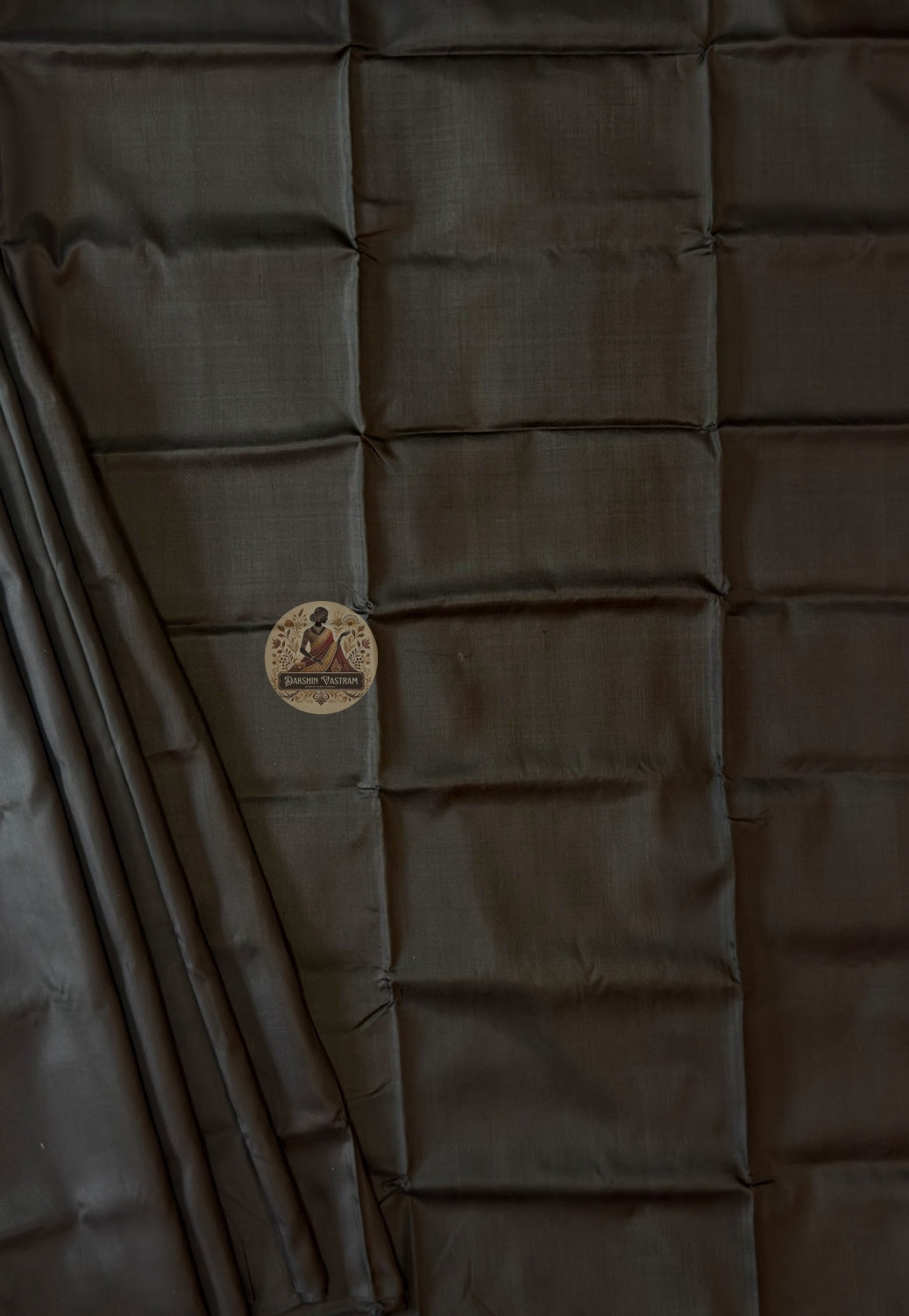 Flat lay of artisan-woven Bishnupur pure silk than saree – ethically sourced from West Bengal, delivered across UK