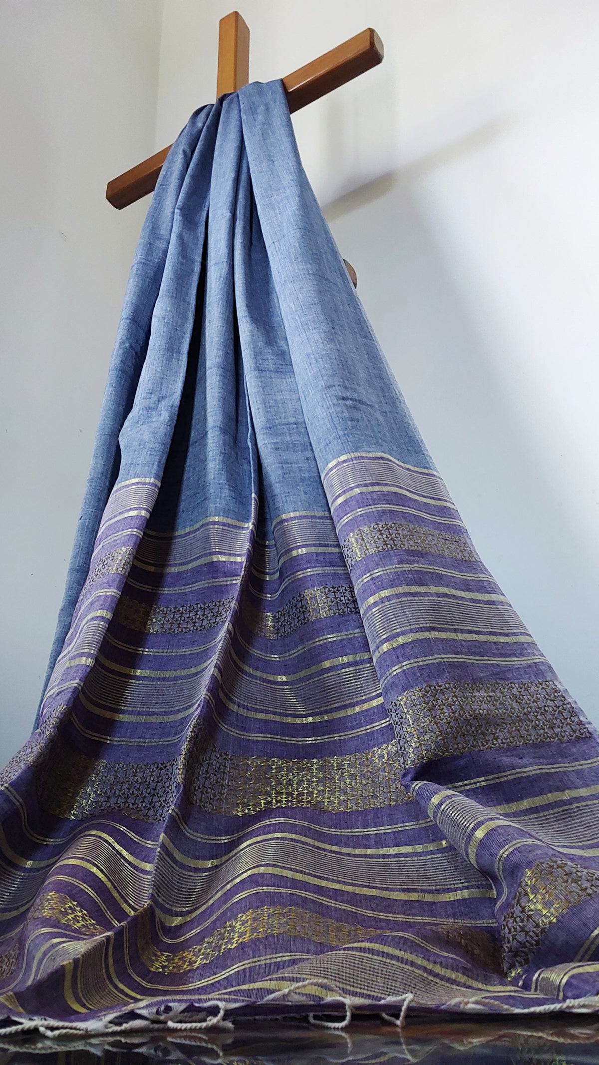 Buy Neerangi Saree online – Neerangi Blue Violet Saree full view