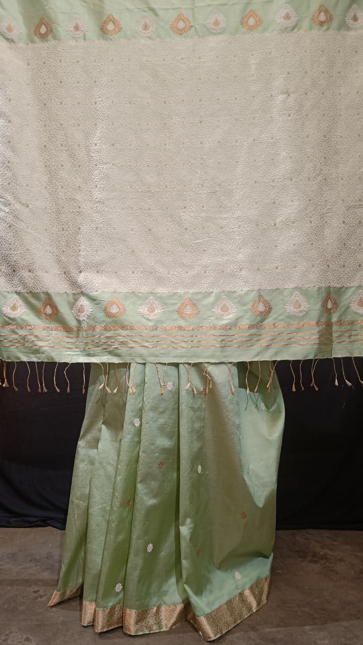 Buy Handloom Assam Silk Saree online – Close-up of Mulberry stitched border
