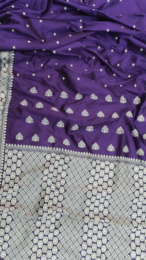 Close-up of pure mulberry silk weave showing natural lustre and fine texture – Dakshin Vastram handwoven saree UK
