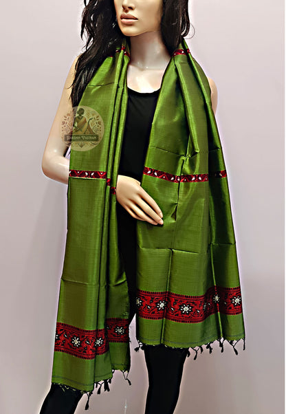 Order Luxury Pure Silk Wrap – Close-up of artisan weave