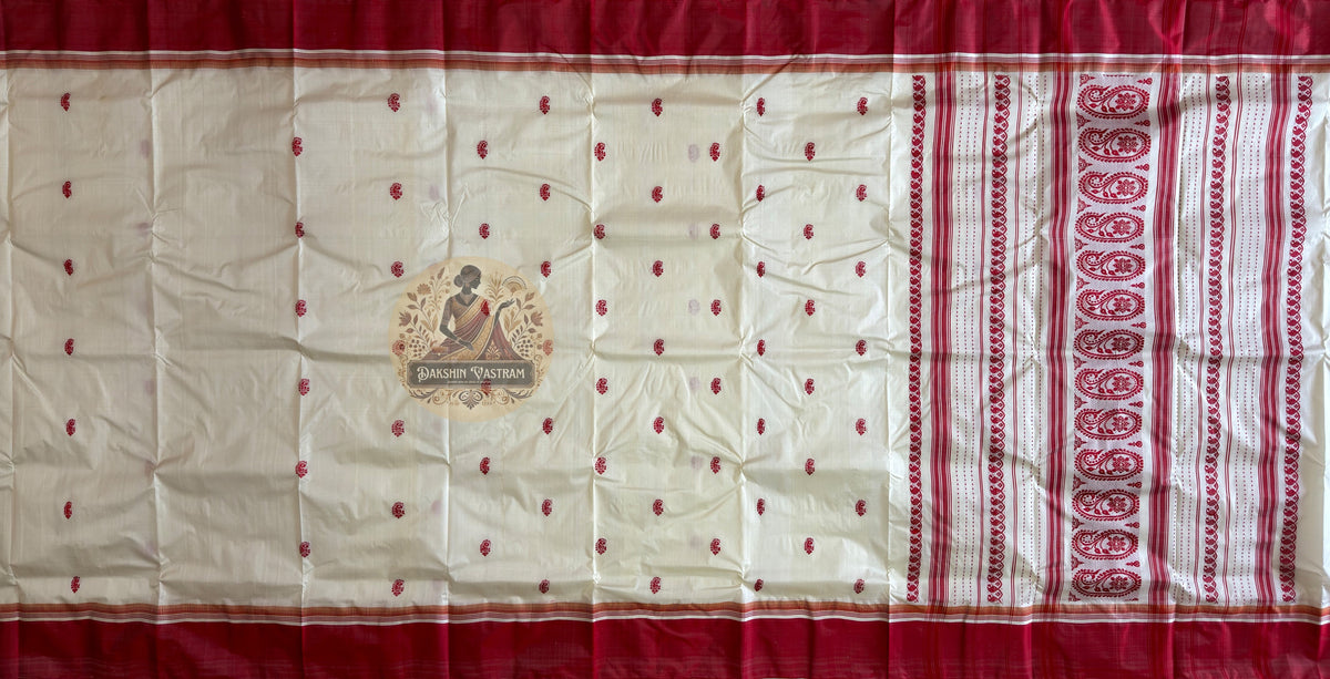 Full view of Bishnupur Garad silk saree in complete drape – ivory Bengal handloom turning every woman into a vision of timeless beauty, for Durga Puja, Bengali weddings and cultural galas worldwide