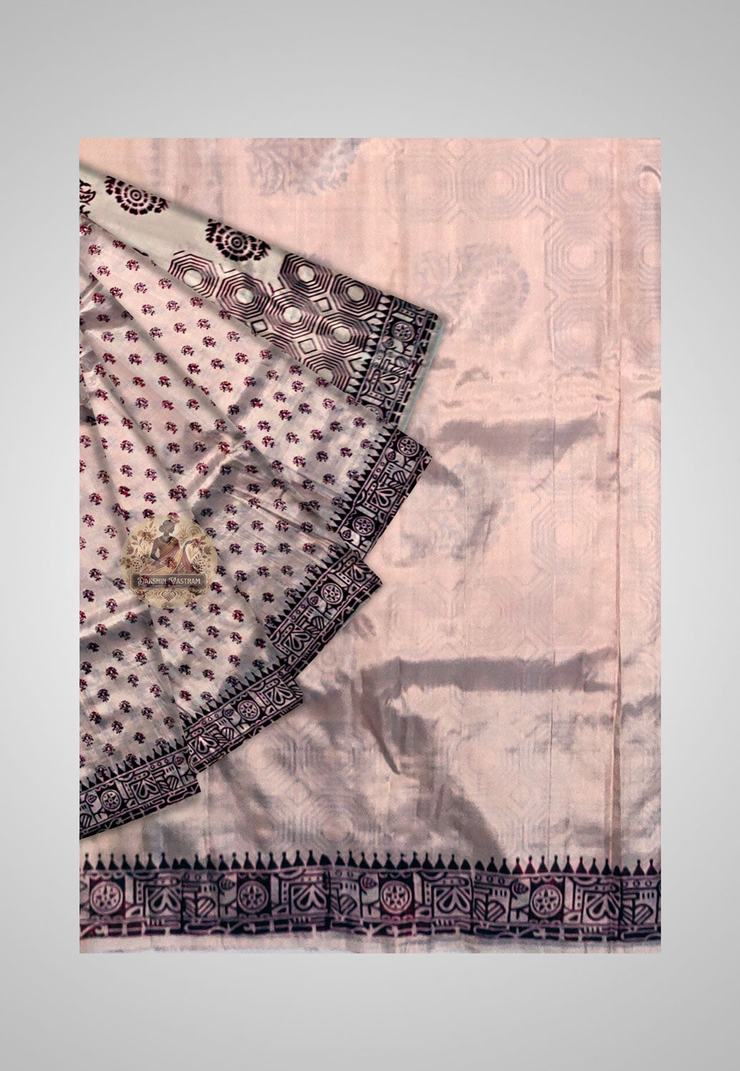 Order Handwoven Sarees Online – Intricate detailing close-up