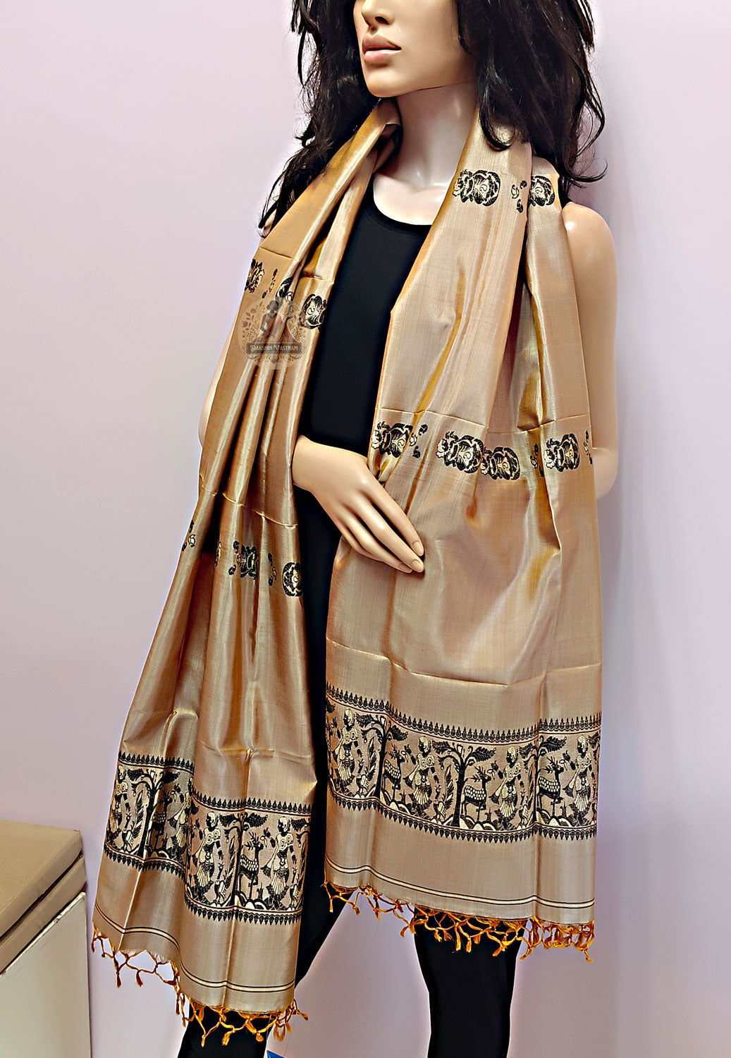 Shop Handloom Silk Stole – Detailed weave and fabric finish
