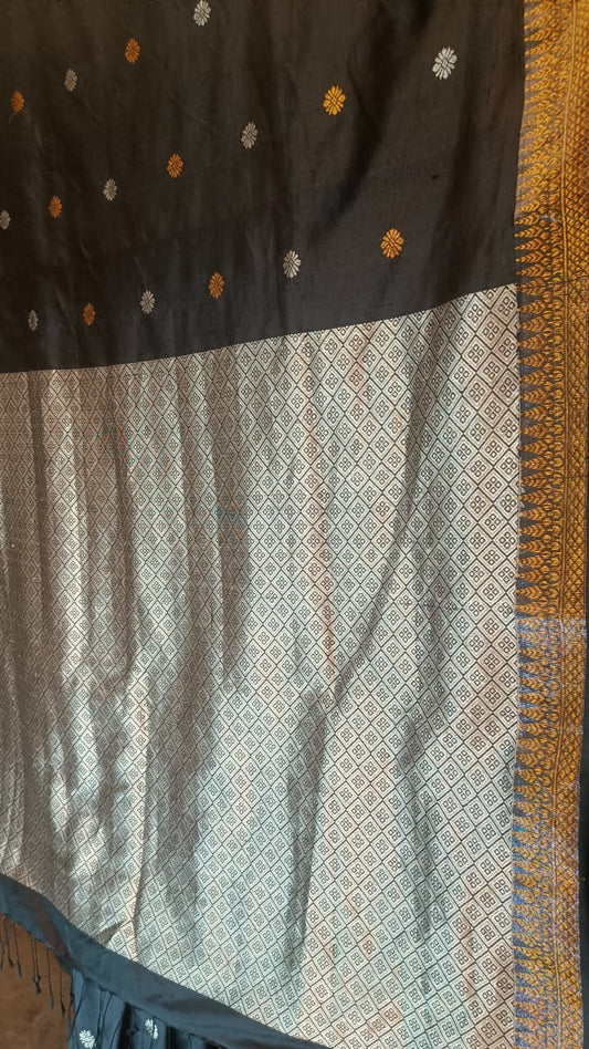 Shop Assam Silk Saree online – Side view showing Mulberry woven border