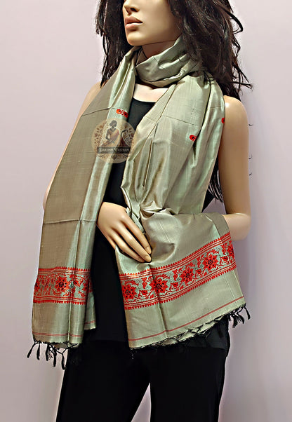Discover Luxury Silk Stole – Rear view with detailed silk pattern