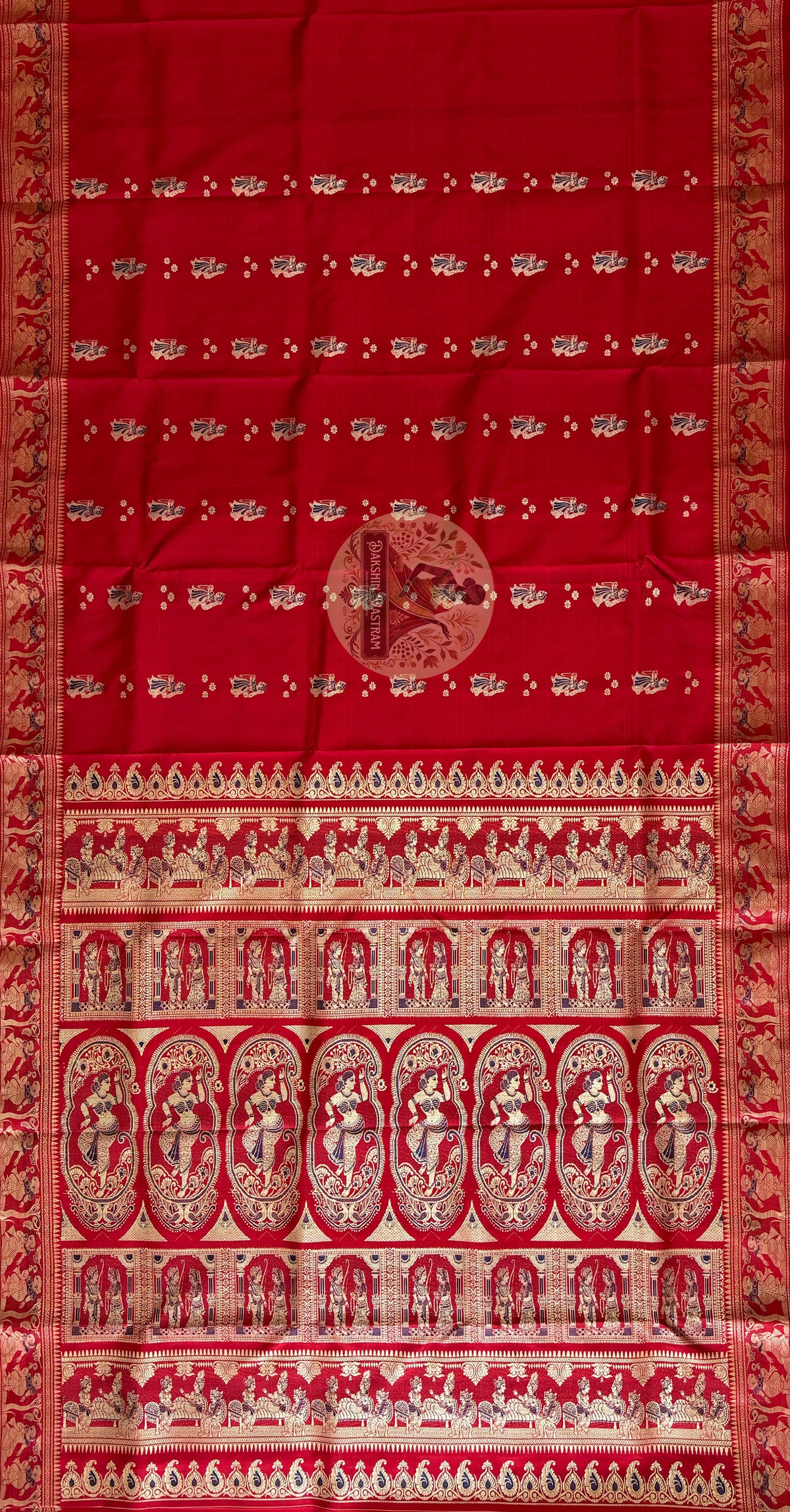 Buy Luxury Silk Saree UK – Artistic view of pallu design
