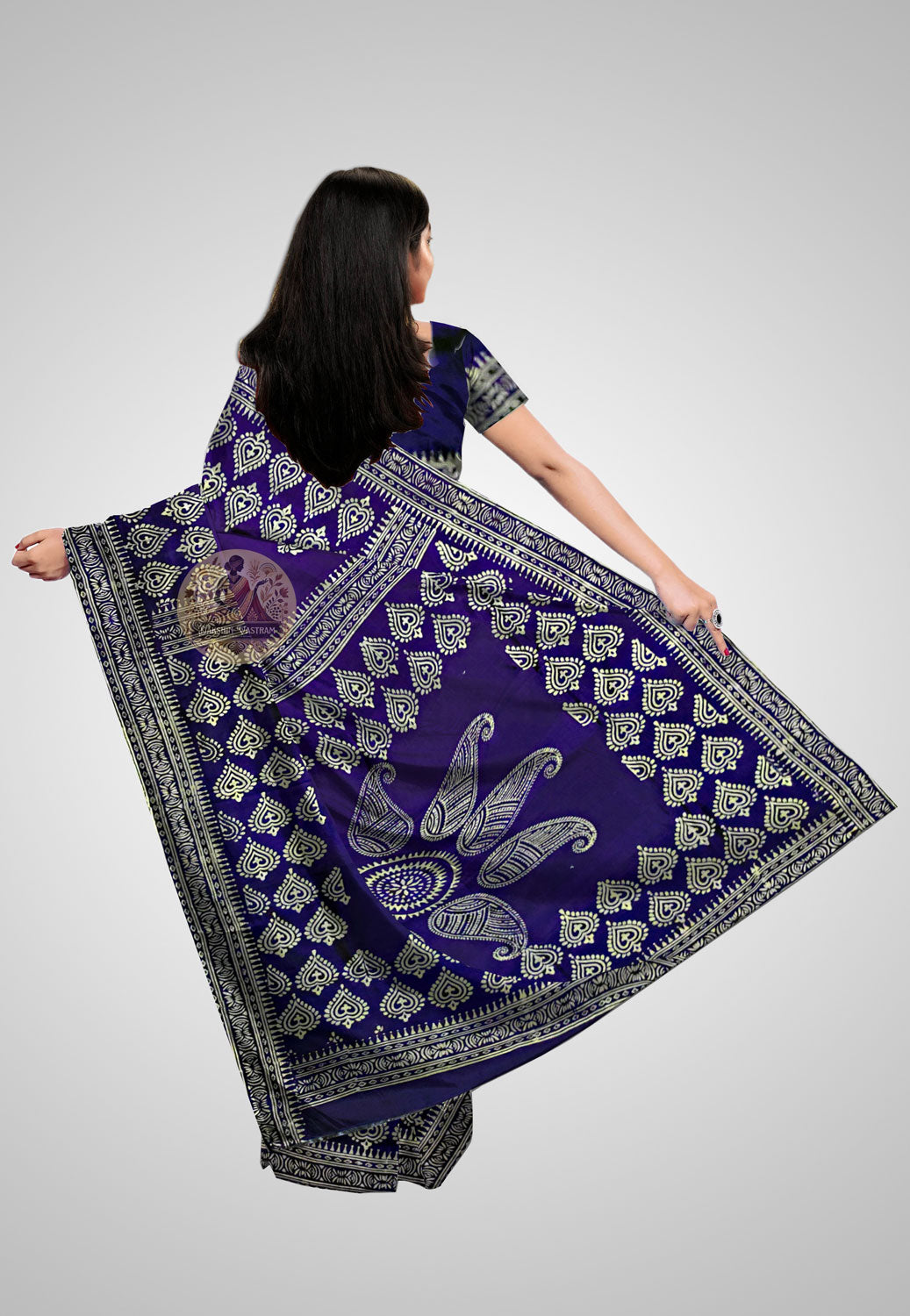Rear angle showcasing pallu – Silk artistry from Indian heritage