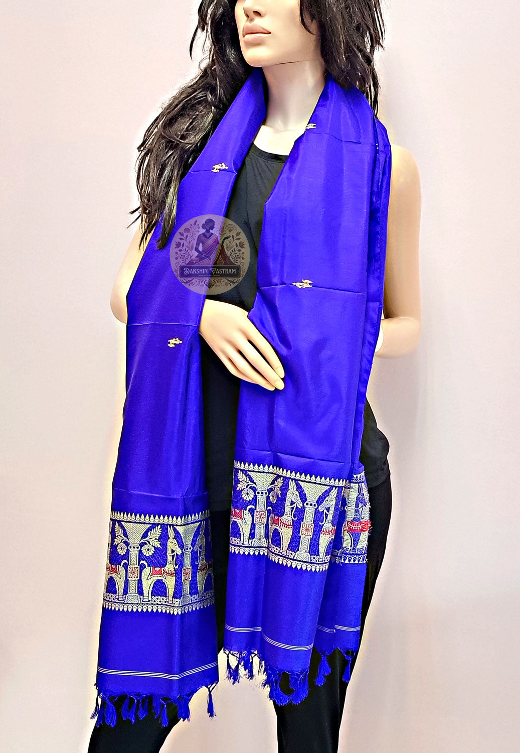 Shop Pure Silk Stole Online – Traditional Indian weave close-up