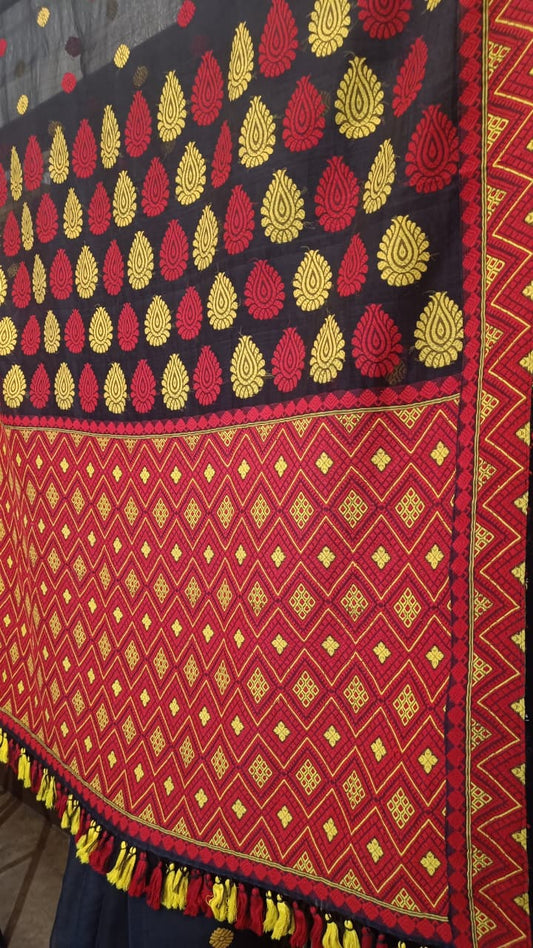 Shop Assam Silk Saree online – Side view showing stitched Raw silk border