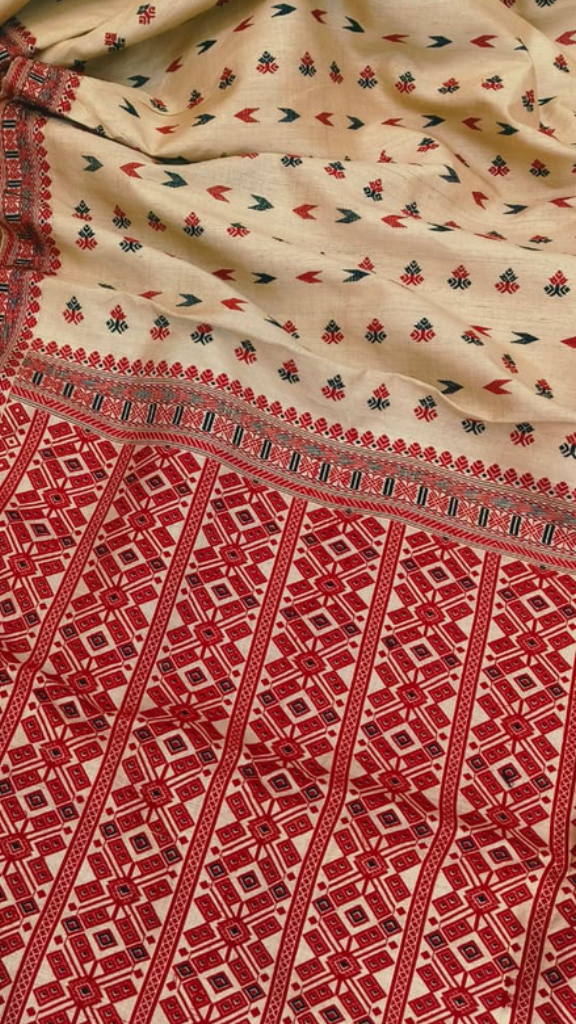 Buy Handloom Tussar Silk Saree – close-up of textured silk weave