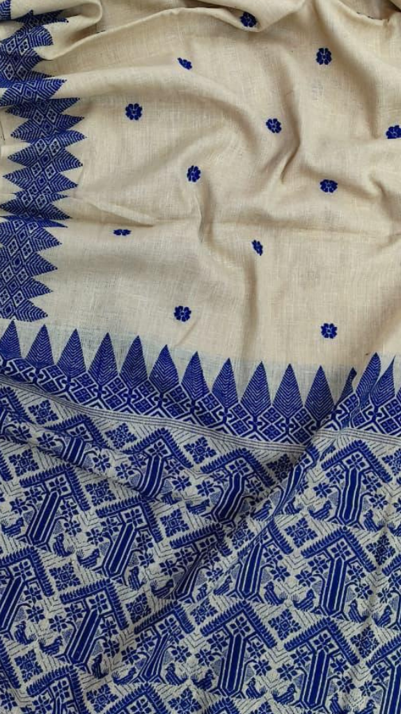 Dakshin Vastram Eri Silk Saree elegantly gift-wrapped, handloom Assam saree for Sangeet, Mehndi, weddings and Indian festivals