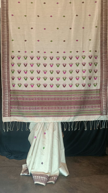 Buy Handloom Assam Silk Saree online – Close-up of Eri woven border