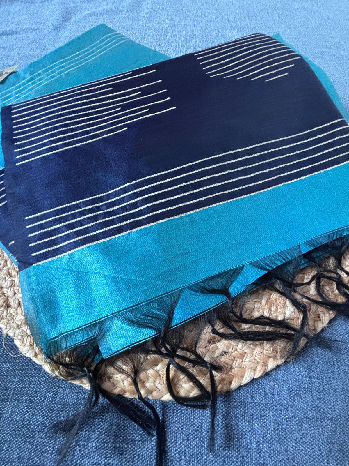 Buy silk saree online India – Rear view showing pallu design
