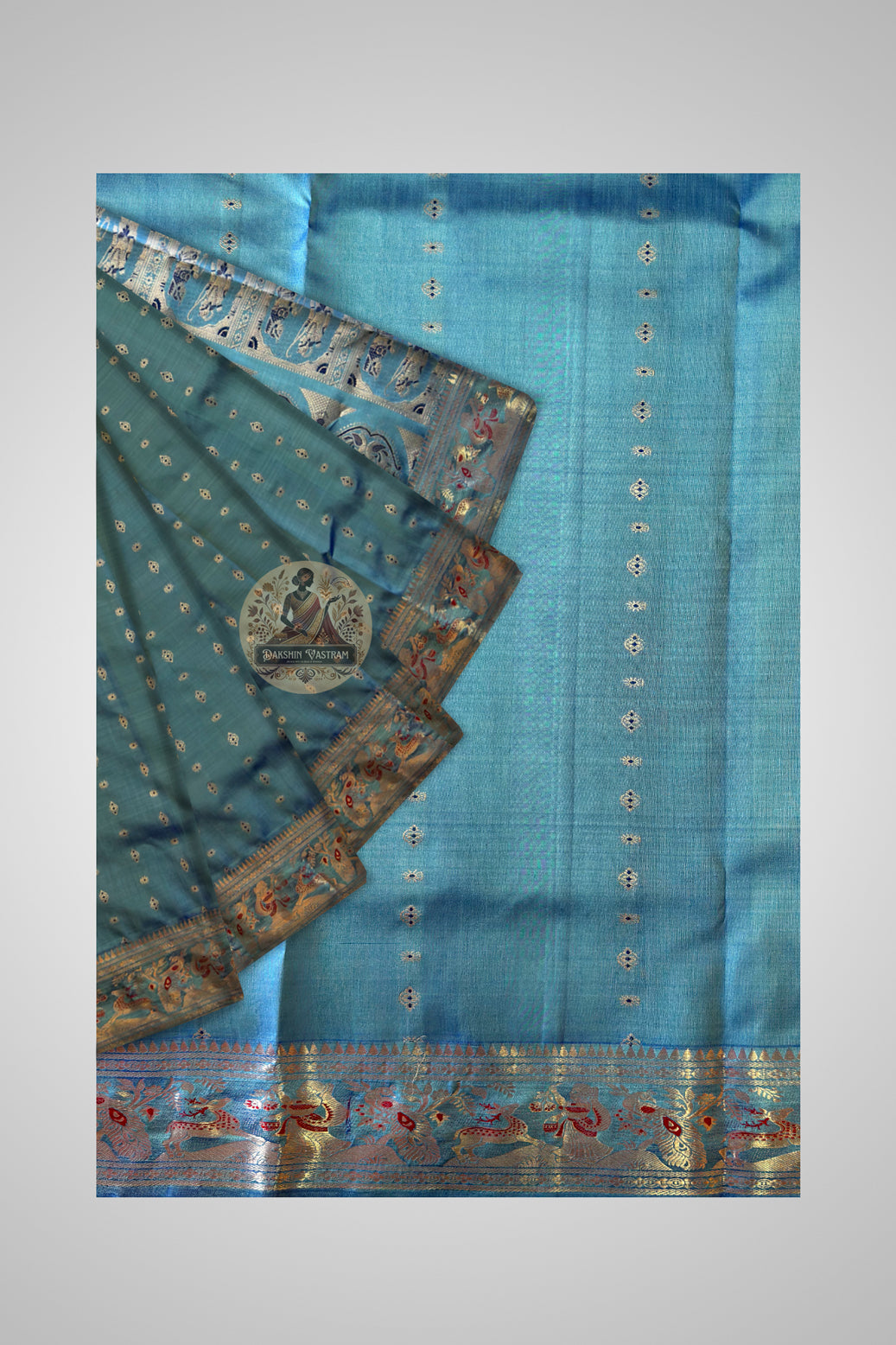 Buy Handloom Swarnachari Saree online – Close-up of intricate weaving