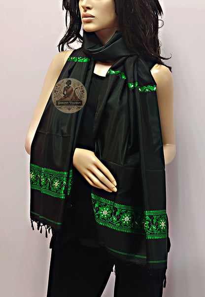 Buy Luxury Silk Stole – Close-up on artisanal texture