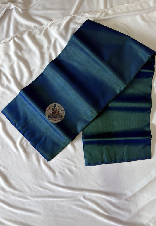 Close-up of handwoven Bishnupur silk fabric texture – authentic Bengal handloom saree