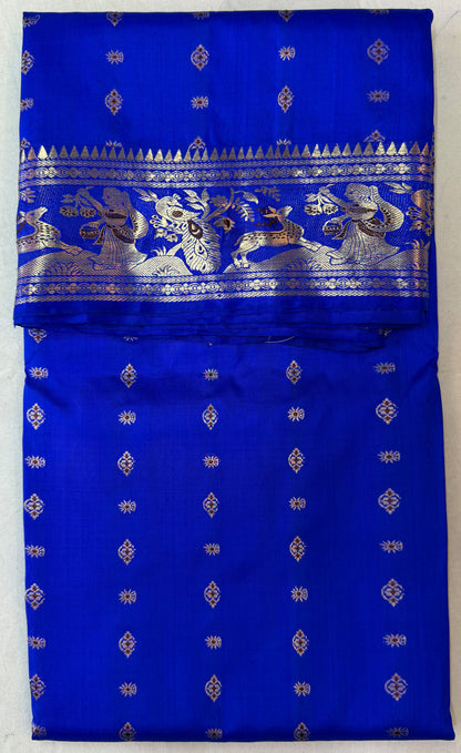 Buy Indian Handloom Saree online – Texture detail of silk weave