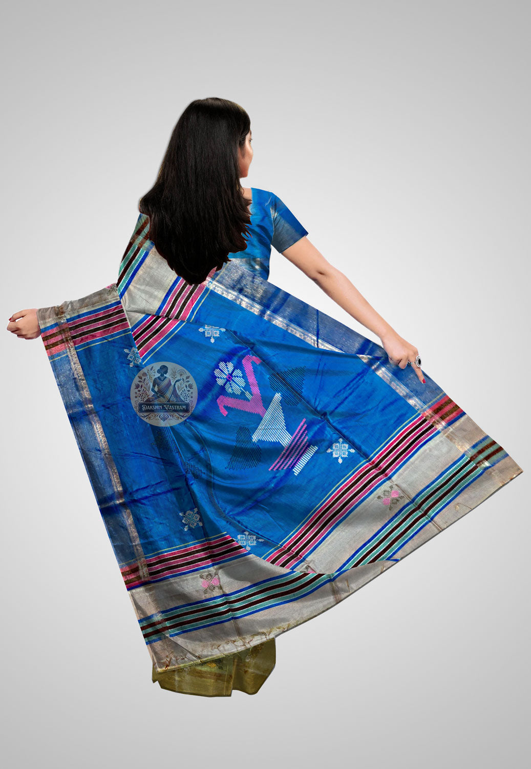 Rear Drape Elegance – View from behind showing pallu and pleats