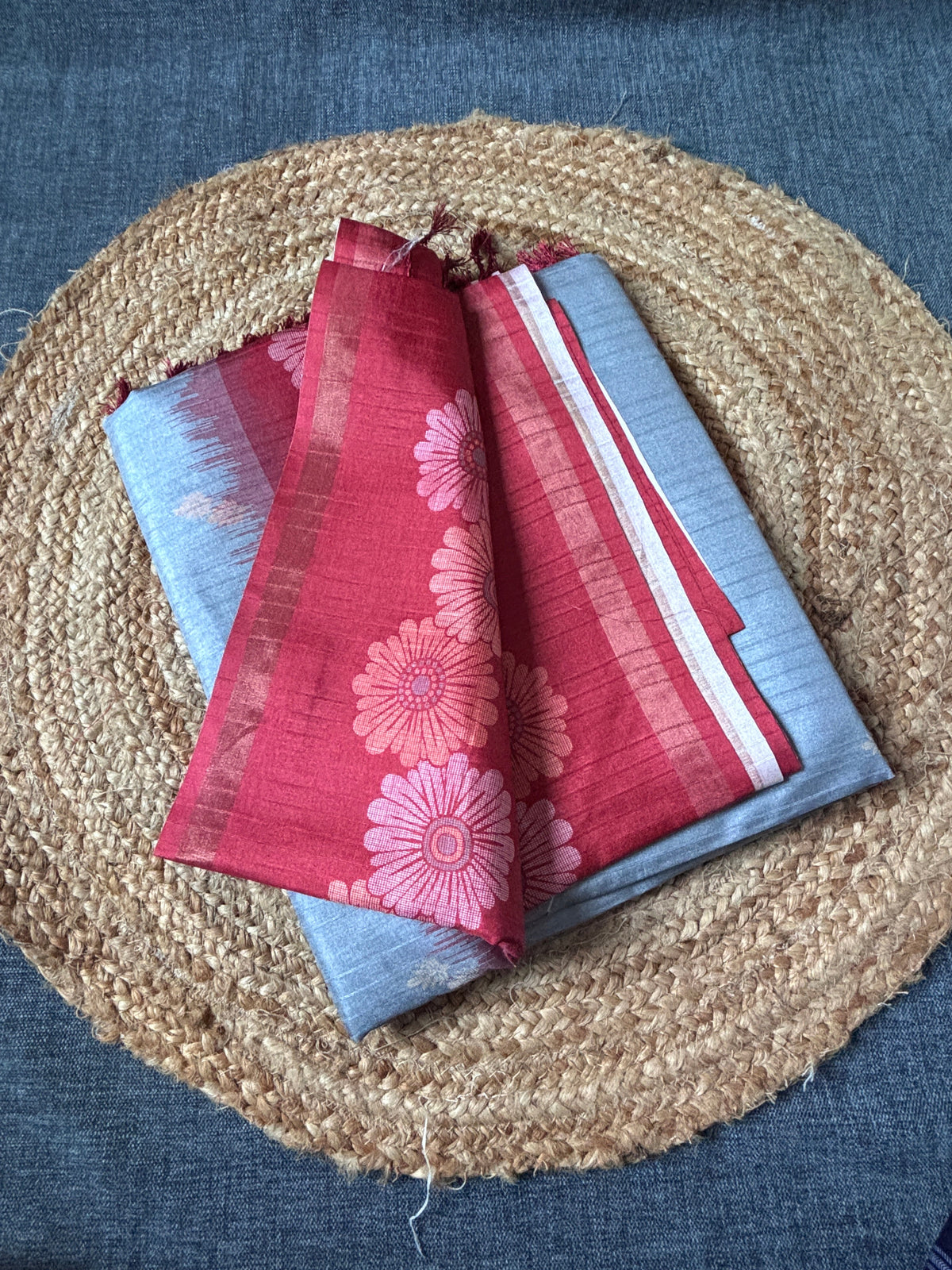 Buy silk saree online India – Rear view showing pallu design