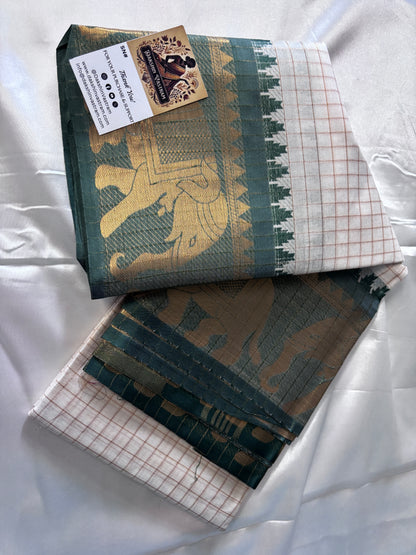 Shop Dola Silk Saree online – Side profile highlighting pleats
