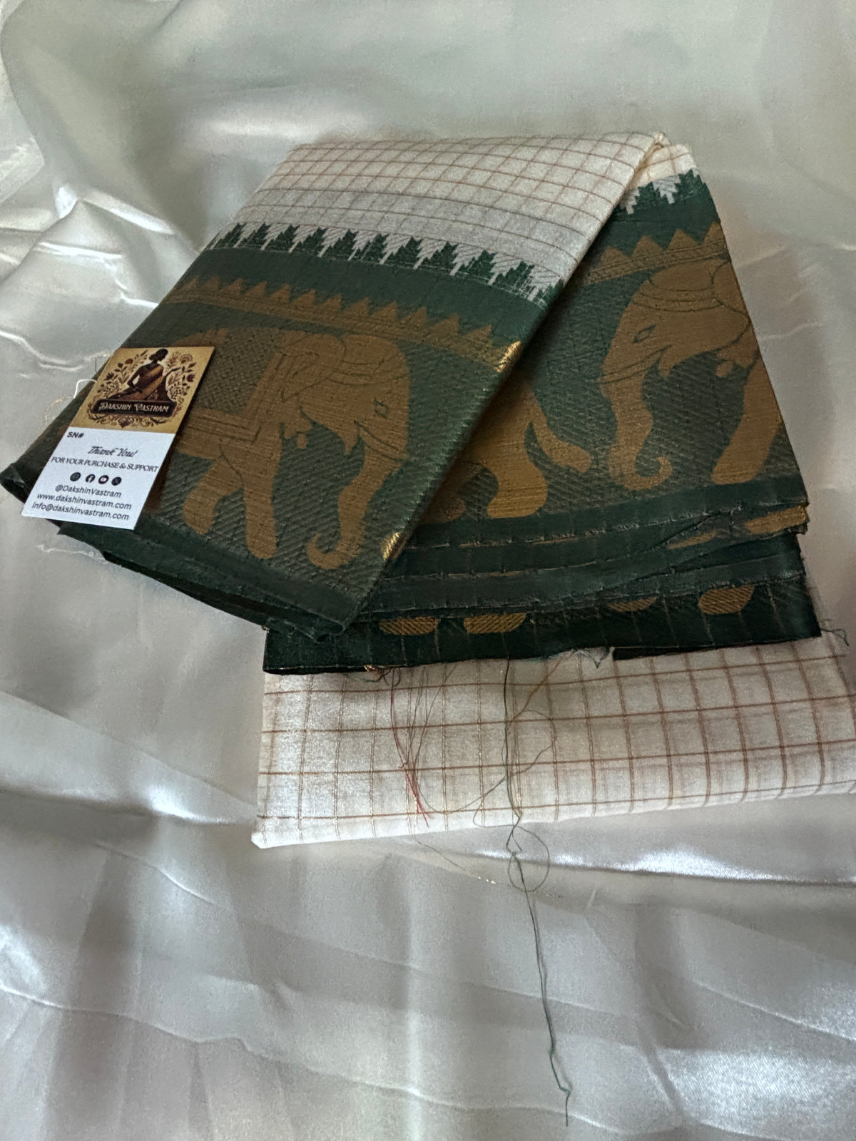 Buy Indian Dola Silk Sarees – Close-up of fabric texture and finish