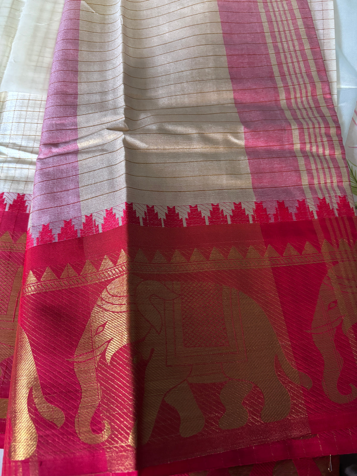 Buy Dola Silk Saree – Rear view with intricate detailing