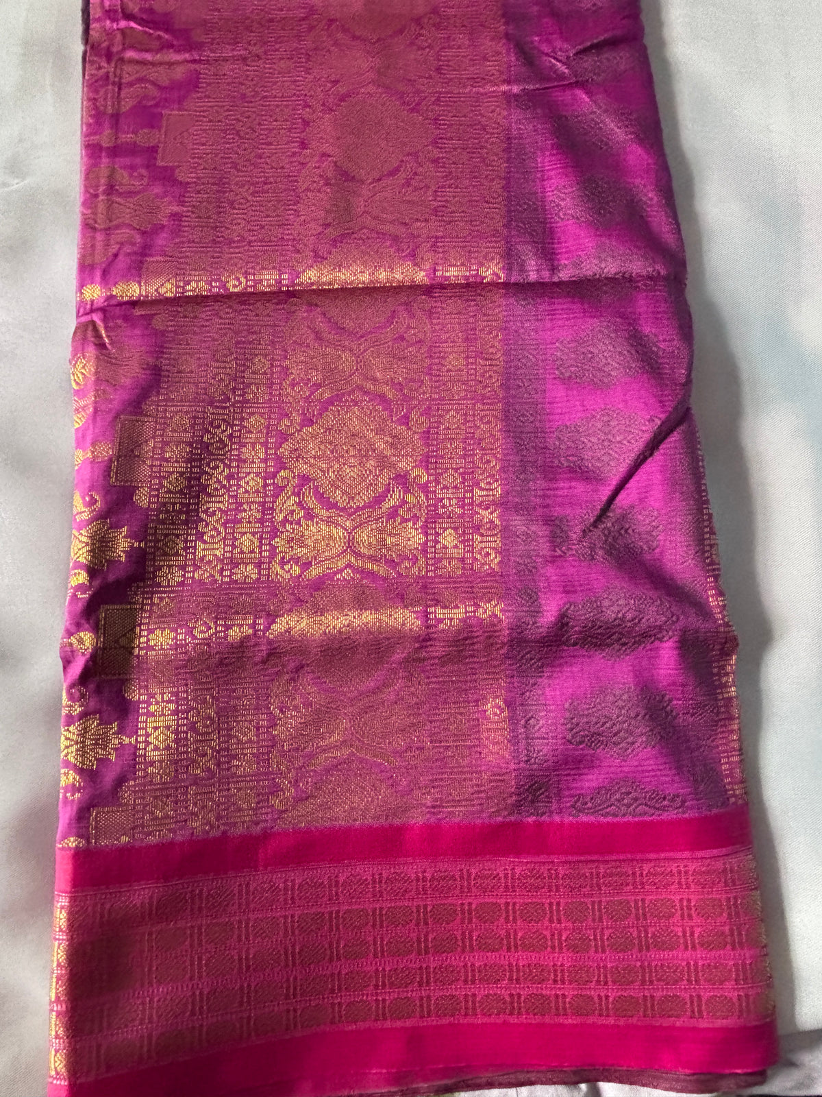 Buy Semi Silk Saree online – Rear view featuring pallu design