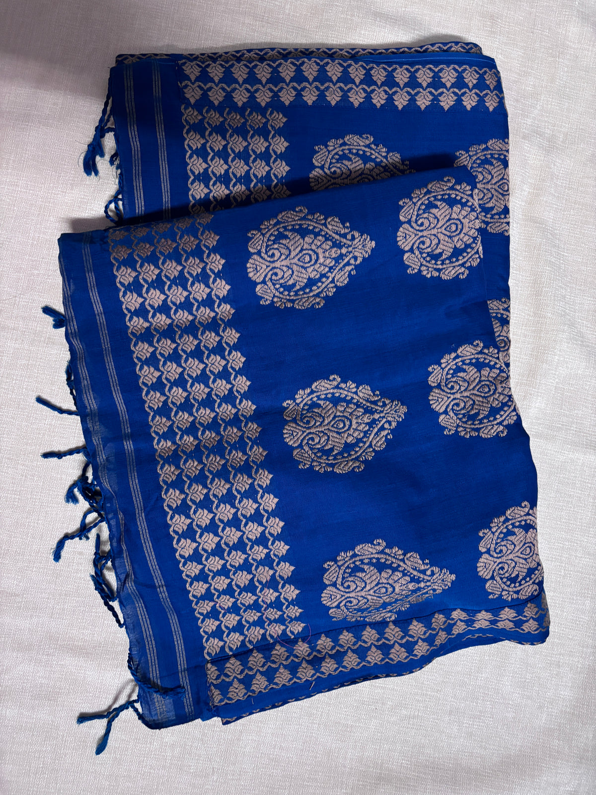 Buy handloom cotton saree Assam – Rear view with pallu design