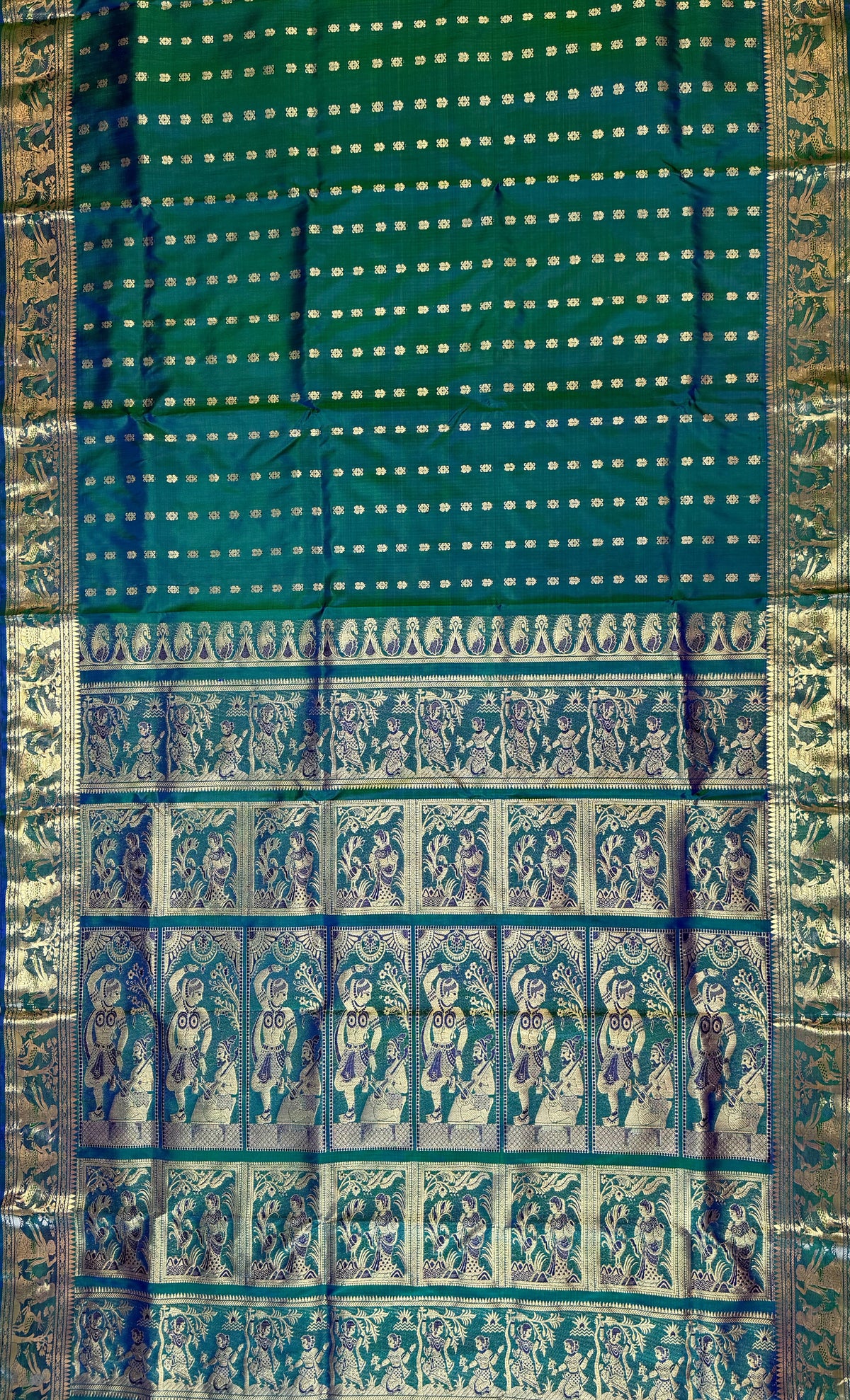Shop Swarnachari Pure Mulberry Silk Saree – Close-up of zari work and detailing