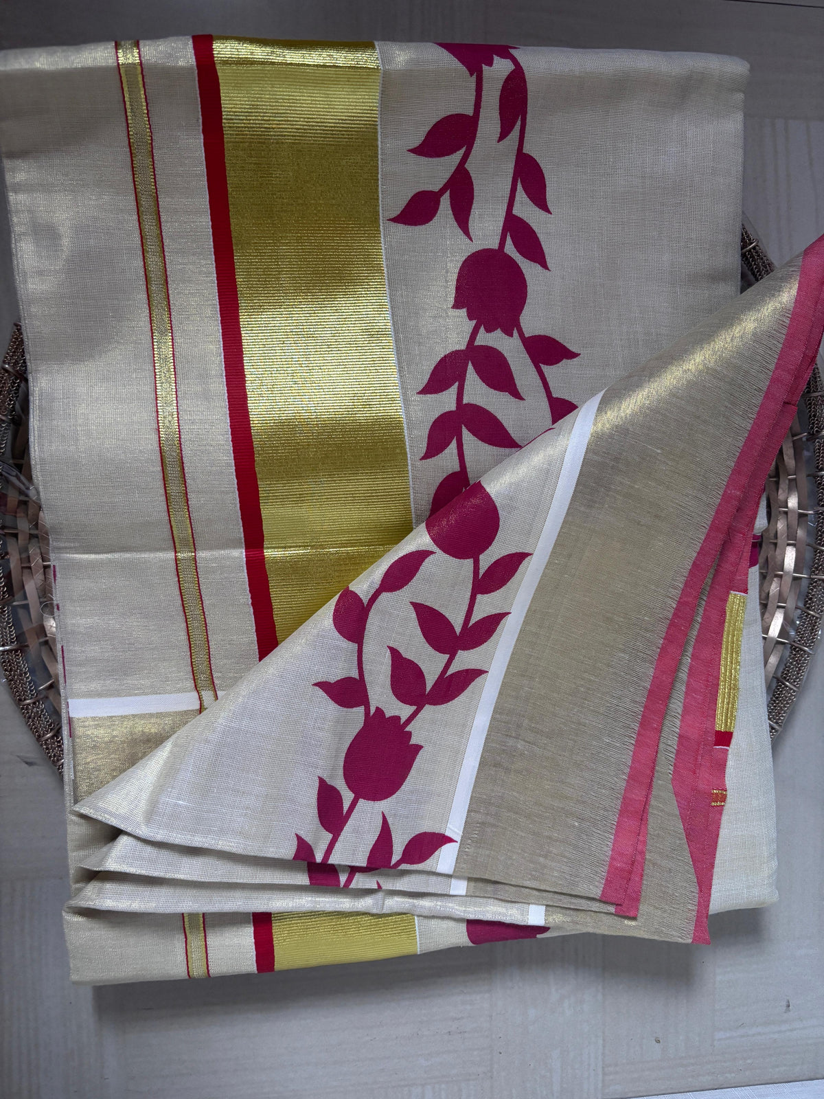 Buy Kasavu Saree online – Kerala Cotton Saree front view