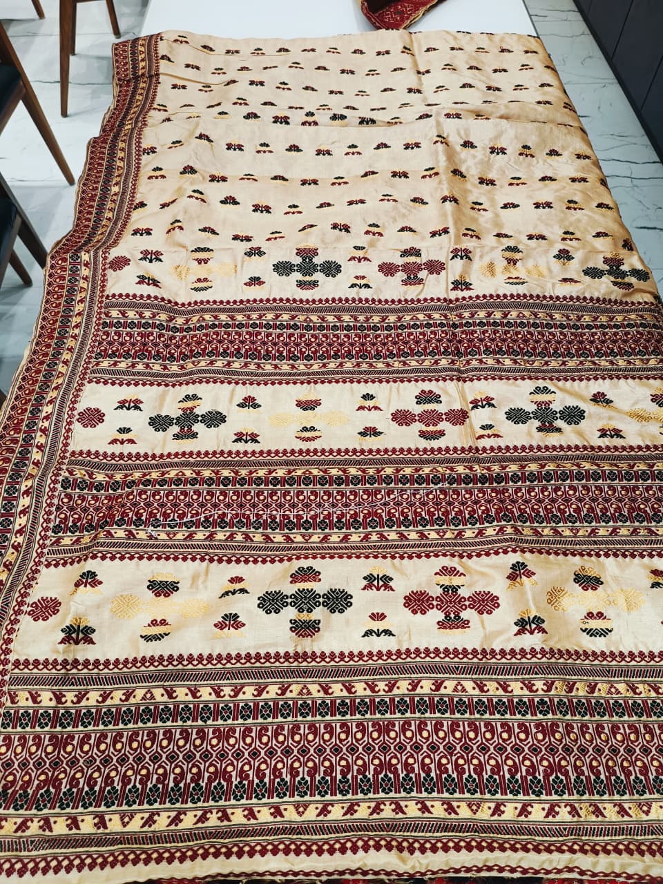 Buy Assam Silk Saree online – Top view of Toss silk saree