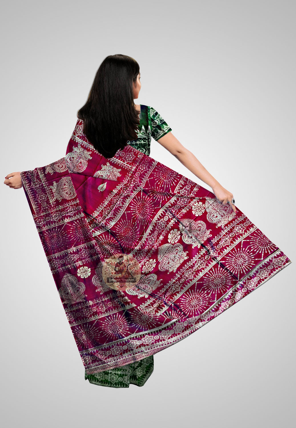 Discover Handloom Saree – Back profile showcasing rich pallu