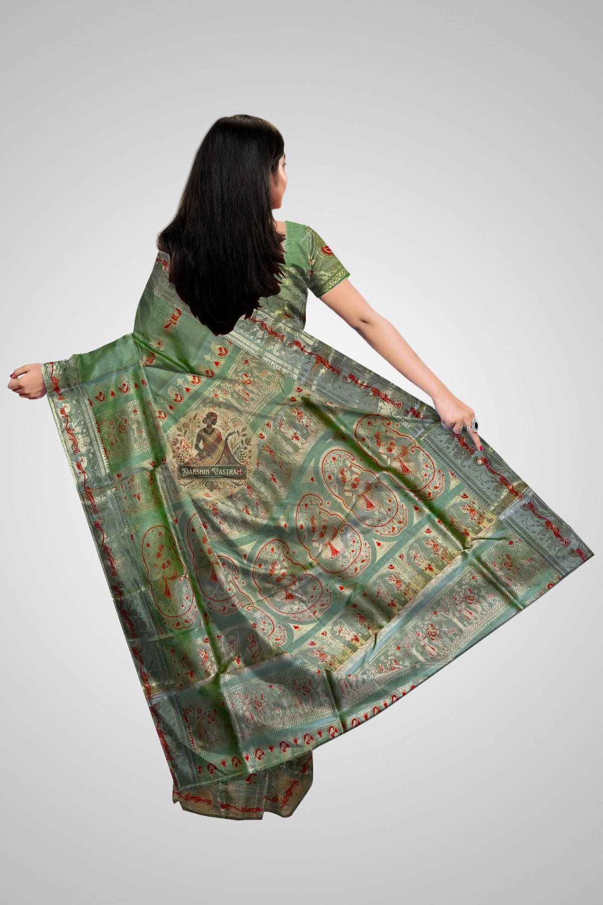 Buy Swarnachari Sarees online – Close-up of pure mulberry silk texture and craftsmanship