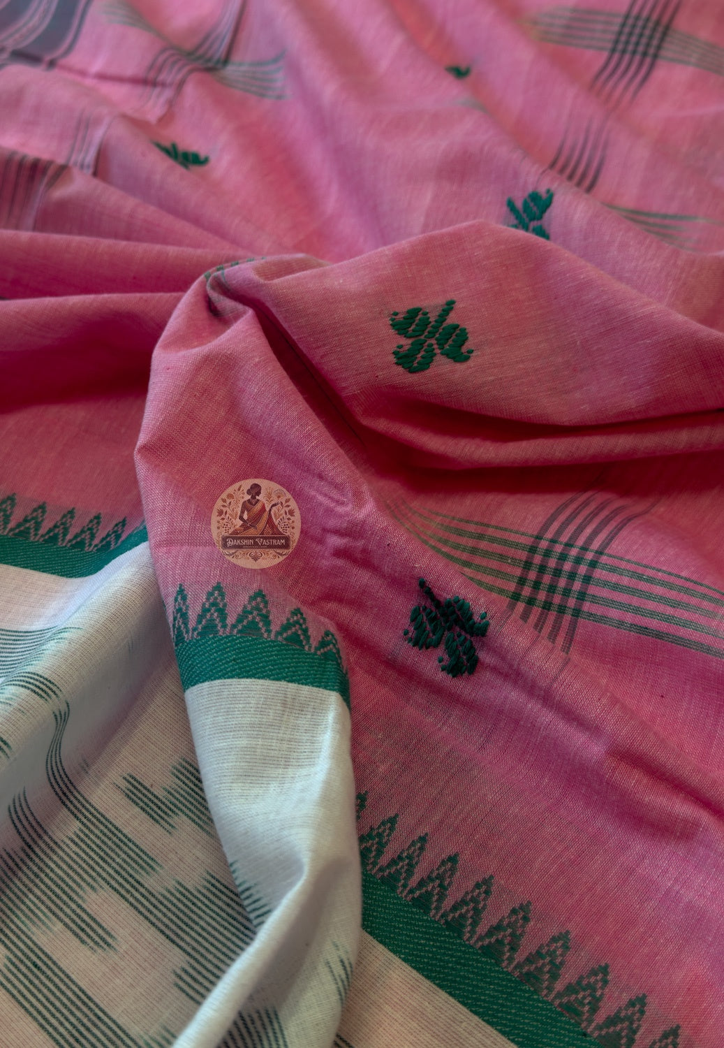 Border detail of pure cotton handloom saree sold without blouse piece, versatile for pairing with a crop top, fitted blouse, or traditional silk blouse
