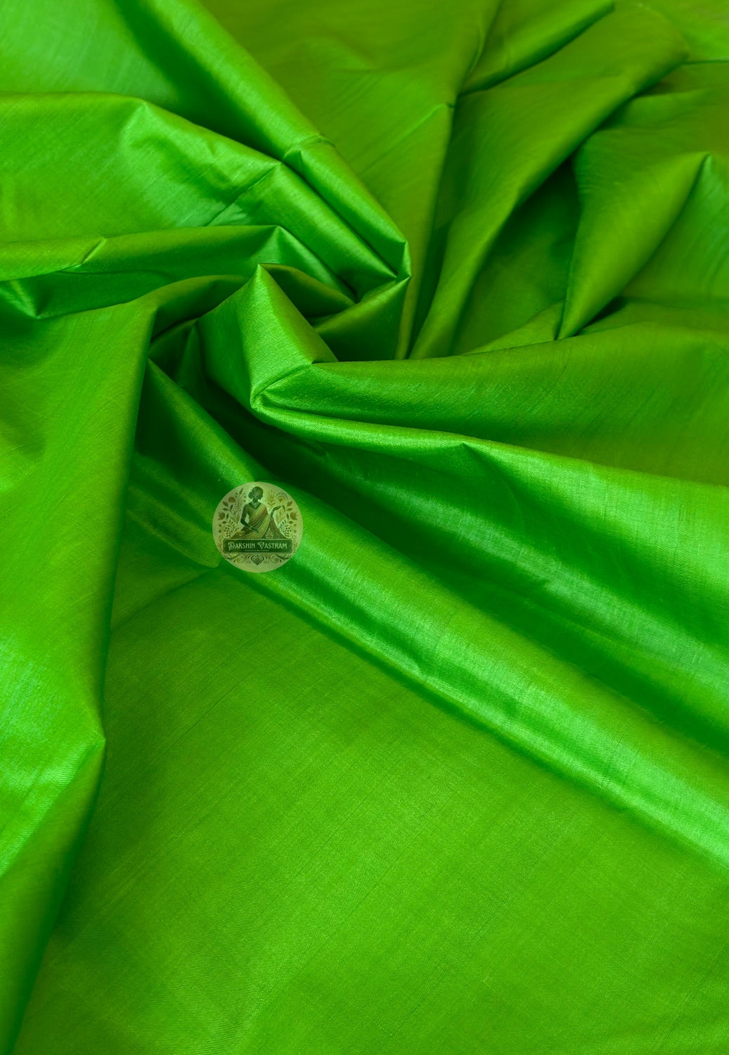 Elegant Indian woman wearing Bishnupur Handloom Silk Than Saree – traditional Bengal silk saree delivered across UK