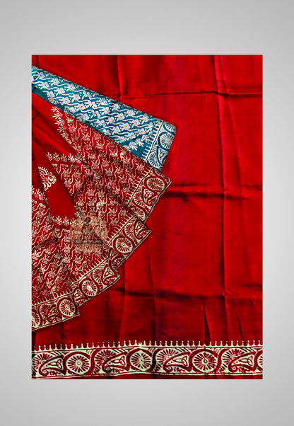 Zoomed silk detailing – Rich handloom texture view