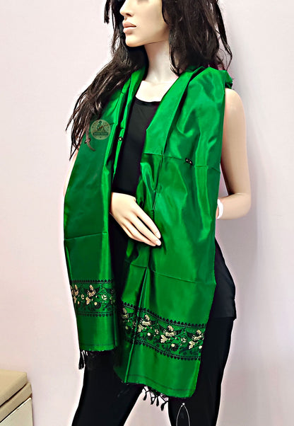 Order luxury silk stole – Close-up showing weaving texture