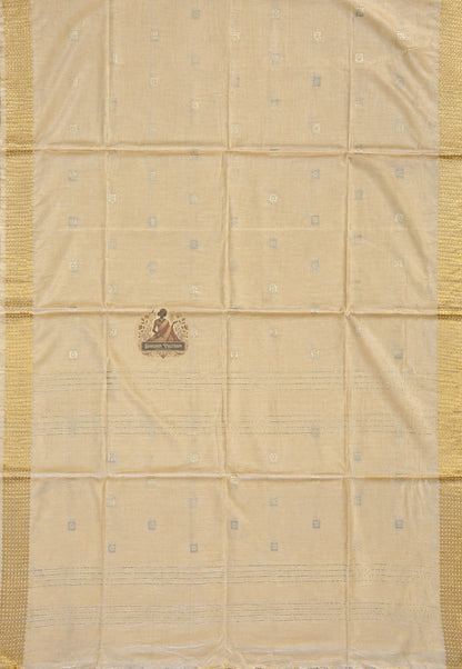 Full length view of pure cotton handloom saree without blouse, displaying complete body, border, and pallu for festive occasions